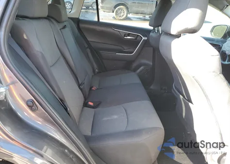 2022 Toyota Rav4 Xle z USA, uszkodzony, nr VIN 2T3W1RFV6NC213232